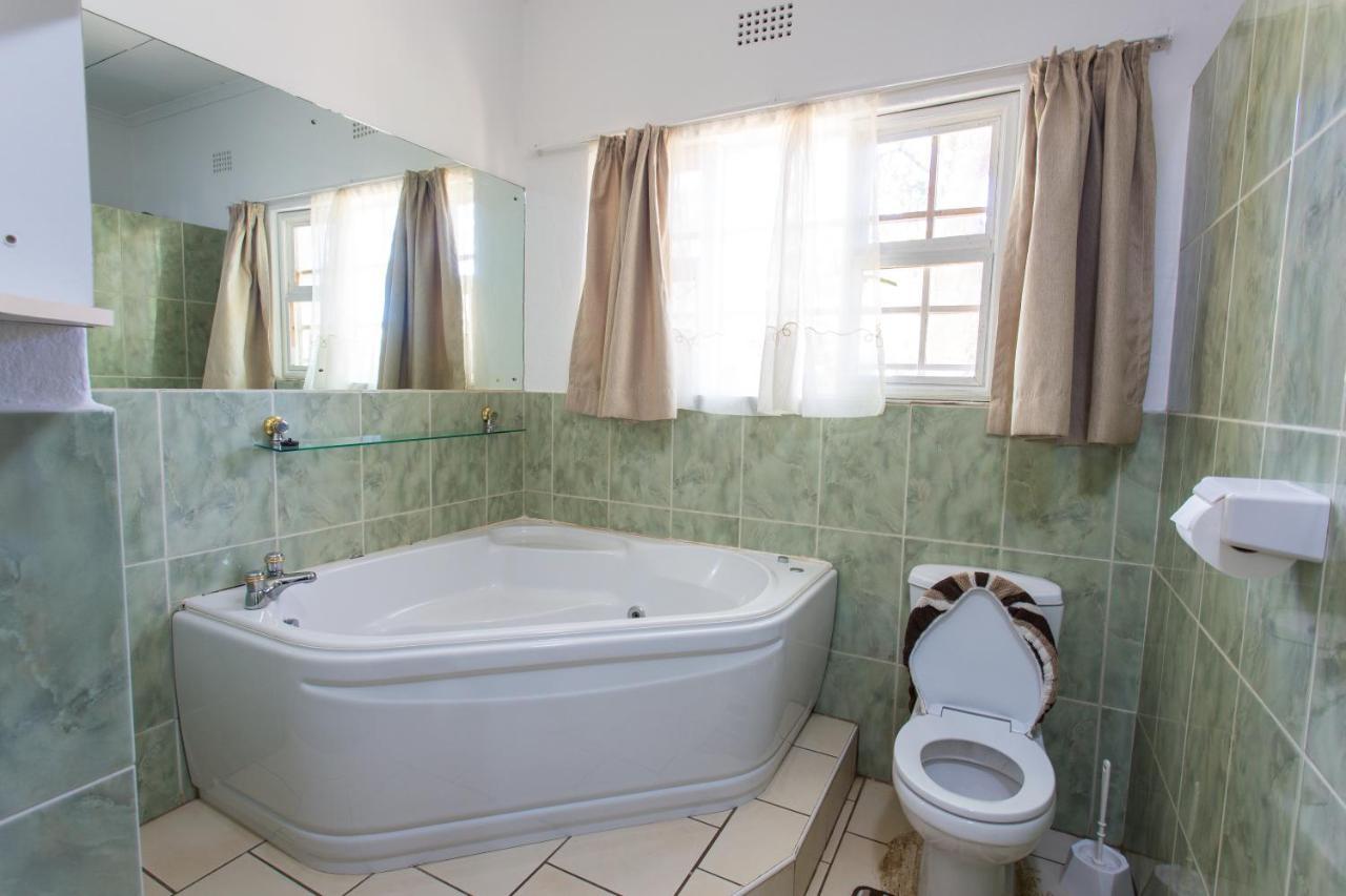 The Ad Lib Executive Lodge Lilongwe Dış mekan fotoğraf